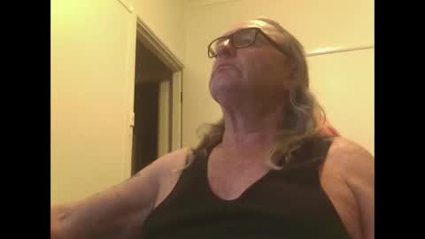 Snapshot of knobout chatting on 11-01-25, 12:40 knobout online show from 11-01-25, 12:40