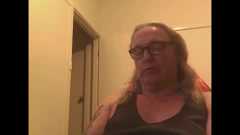 Snapshot of knobout chatting on 11-12-25, 10:26 knobout online show from 11-12-25, 10:26