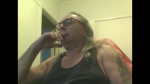 Snapshot of knobout chatting on 11-20-25, 08:52 knobout online show from 11-20-25, 08:52