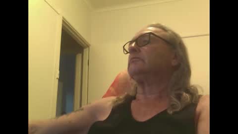 Snapshot of knobout chatting on 11-30-25, 08:29 knobout online show from 11-30-25, 08:29