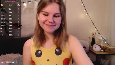 Snapshot of komorebbi chatting on 12-18-24, 09:29 Marta online show from 12-18-24, 09:29