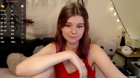 Snapshot of komorebbi chatting on 01-01-25, 05:33 Marta online show from 01-01-25, 05:33