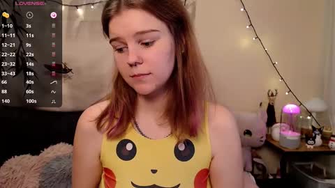 Snapshot of komorebbi chatting on 01-07-25, 08:52 Marta online show from 01-07-25, 08:52