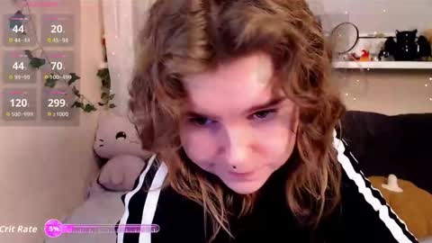 Snapshot of komorebbi chatting on 11-19-25, 06:52 Marta online show from 11-19-25, 06:52