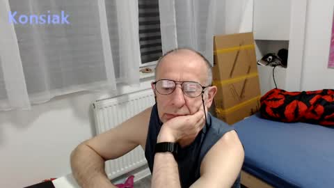 Komsiak online show from 05-18-26, 06:47