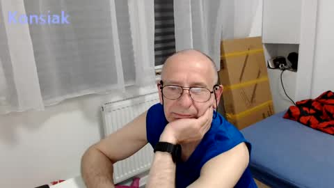 Komsiak online show from 05-30-26, 06:49