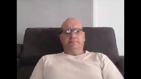 Snapshot of konsty17 chatting on 10-15-25, 11:49 konsty17 online show from 10-15-25, 11:49