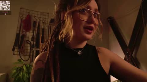 Snapshot of koracrosbie chatting on 11-28-25, 01:25 Kora TG channel online show from 11-28-25, 01:25