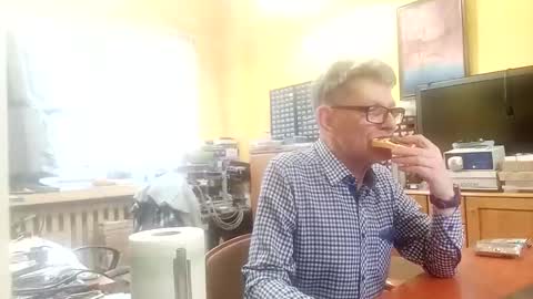 Snapshot of korek24hot chatting on 03-07-25, 02:12 Korek online show from 03-07-25, 02:12