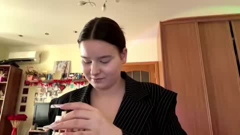 Snapshot of korikoening chatting on 06-15-26, 12:18 Mary online show from 06-15-26, 12:18