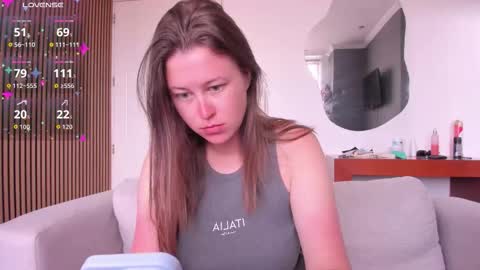 Snapshot of kortney_williams chatting on 12-15-25, 04:33 Twiix online show from 12-15-25, 04:33