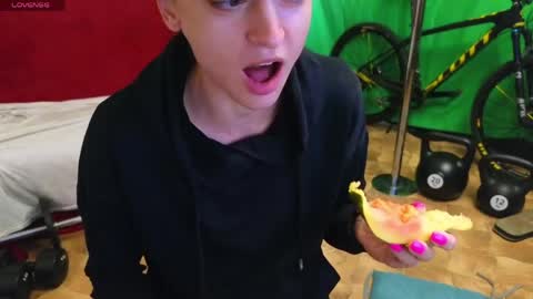 Gal online show from 05-30-26, 07:27