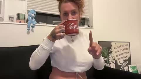 Snapshot of koyoteej chatting on 02-20-26, 02:41 koyoteej online show from 02-20-26, 02:41