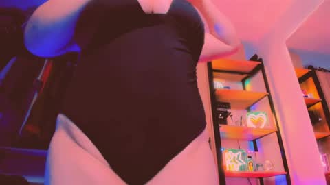 Khloe online show from 04-09-26, 11:43