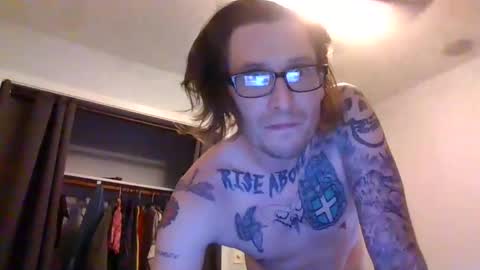 Snapshot of krasher2313 chatting on 02-22-25, 01:44 hard hung horny online show from 02-22-25, 01:44