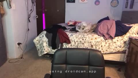 Snapshot of kreamyk420 chatting on 12-18-25, 05:02 kreamyk420 online show from 12-18-25, 05:02