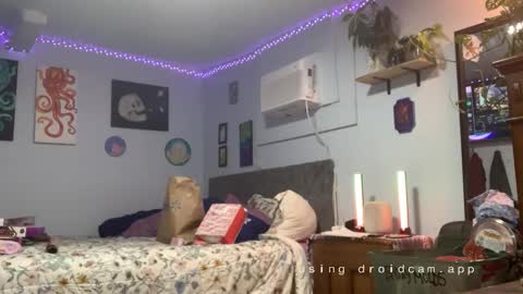 Snapshot of kreamyk420 chatting on 12-23-25, 07:17 kreamyk420 online show from 12-23-25, 07:17