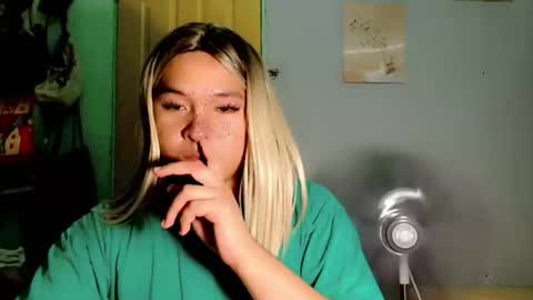 Snapshot of krezikeed chatting on 03-30-26, 05:58 krezikeed online show from 03-30-26, 05:58