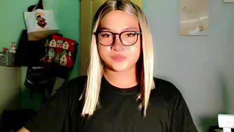 Snapshot of krezikeed chatting on 04-08-26, 04:34 krezikeed online show from 04-08-26, 04:34
