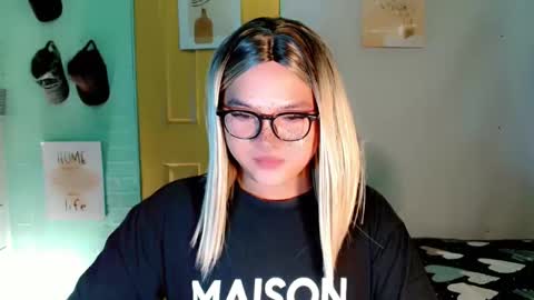 Snapshot of krezikeed chatting on 04-09-26, 04:12 krezikeed online show from 04-09-26, 04:12
