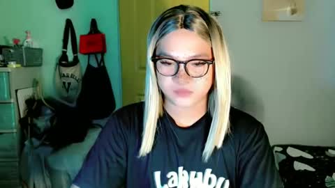 Snapshot of krezikeed chatting on 04-14-26, 03:34 krezikeed online show from 04-14-26, 03:34