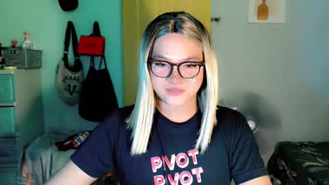 Snapshot of krezikeed chatting on 04-16-26, 06:36 krezikeed online show from 04-16-26, 06:36
