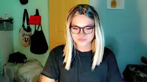 Snapshot of krezikeed chatting on 04-17-26, 05:43 krezikeed online show from 04-17-26, 05:43