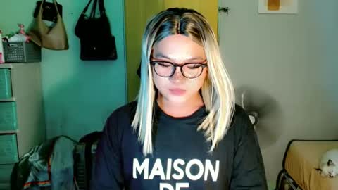 Snapshot of krezikeed chatting on 04-22-26, 10:39 krezikeed online show from 04-22-26, 10:39