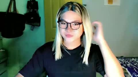 Snapshot of krezikeed chatting on 05-04-26, 07:37 krezikeed online show from 05-04-26, 07:37