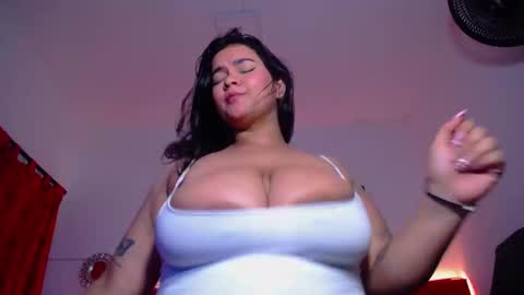 Snapshot of kriss_sweetboobs chatting on 03-11-25, 03:45 kriss_sweetboobs online show from 03-11-25, 03:45