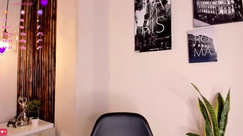 Snapshot of kristal_brown_ chatting on 10-01-25, 12:22 Aria online show from 10-01-25, 12:22