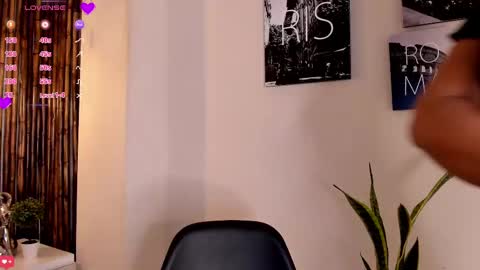 Snapshot of kristal_brown_ chatting on 10-02-25, 12:12 Aria online show from 10-02-25, 12:12