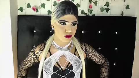 kristal_queen01 online show from 05-14-26, 07:37