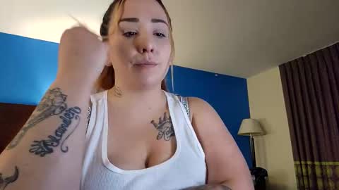 Snapshot of kristalndaddy chatting on 11-17-25, 06:03 KristalDaddy online show from 11-17-25, 06:03