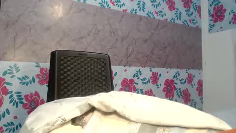 Snapshot of kristaltsxxx chatting on 09-13-25, 06:18 kristal online show from 09-13-25, 06:18