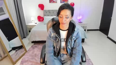 Snapshot of kristen_garner chatting on 02-17-25, 07:42 Sophia online show from 02-17-25, 07:42