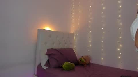 Snapshot of kristen_hanks06 chatting on 02-06-26, 06:22 Kris online show from 02-06-26, 06:22