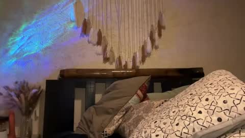 Kristi online show from 10-15-25, 04:01