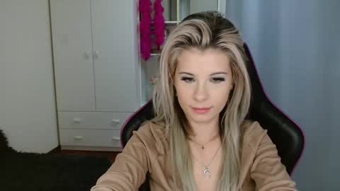 KristineAmore online show from 10-29-25, 03:47