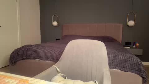 Kristi online show from 09-23-25, 04:04