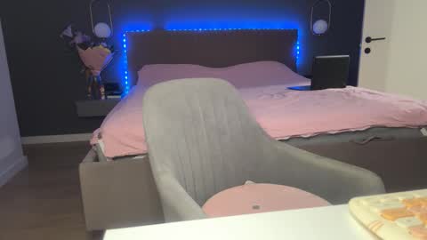 Kristi online show from 10-20-25, 04:13