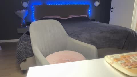 Kristi online show from 10-23-25, 04:12