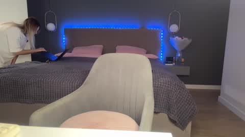 Kristi online show from 10-24-25, 04:20