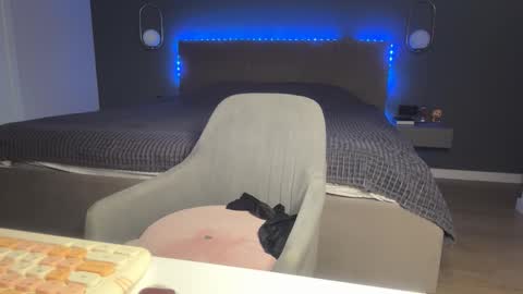 Kristi online show from 11-10-25, 04:33