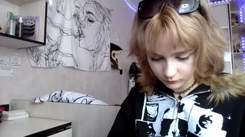 Kelly online show from 05-24-26, 03:06