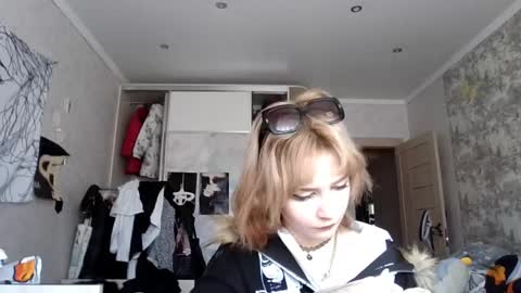 Kelly online show from 05-25-26, 10:32