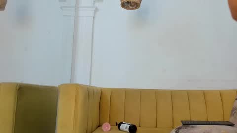 Snapshot of kristyl_paez chatting on 02-21-25, 06:37 Cristina online show from 02-21-25, 06:37