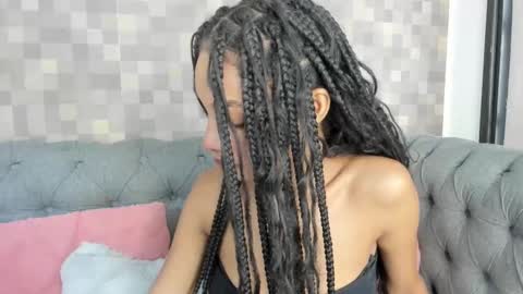 Snapshot of kristyl_paez chatting on 09-12-25, 07:36 Cristina online show from 09-12-25, 07:36