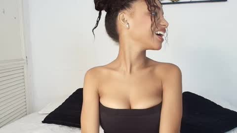 Snapshot of kristyl_paez chatting on 10-15-25, 08:31 Cristina online show from 10-15-25, 08:31