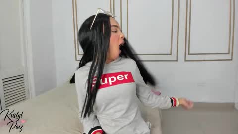 Snapshot of kristyl_paez chatting on 11-14-25, 07:34 Cristina online show from 11-14-25, 07:34